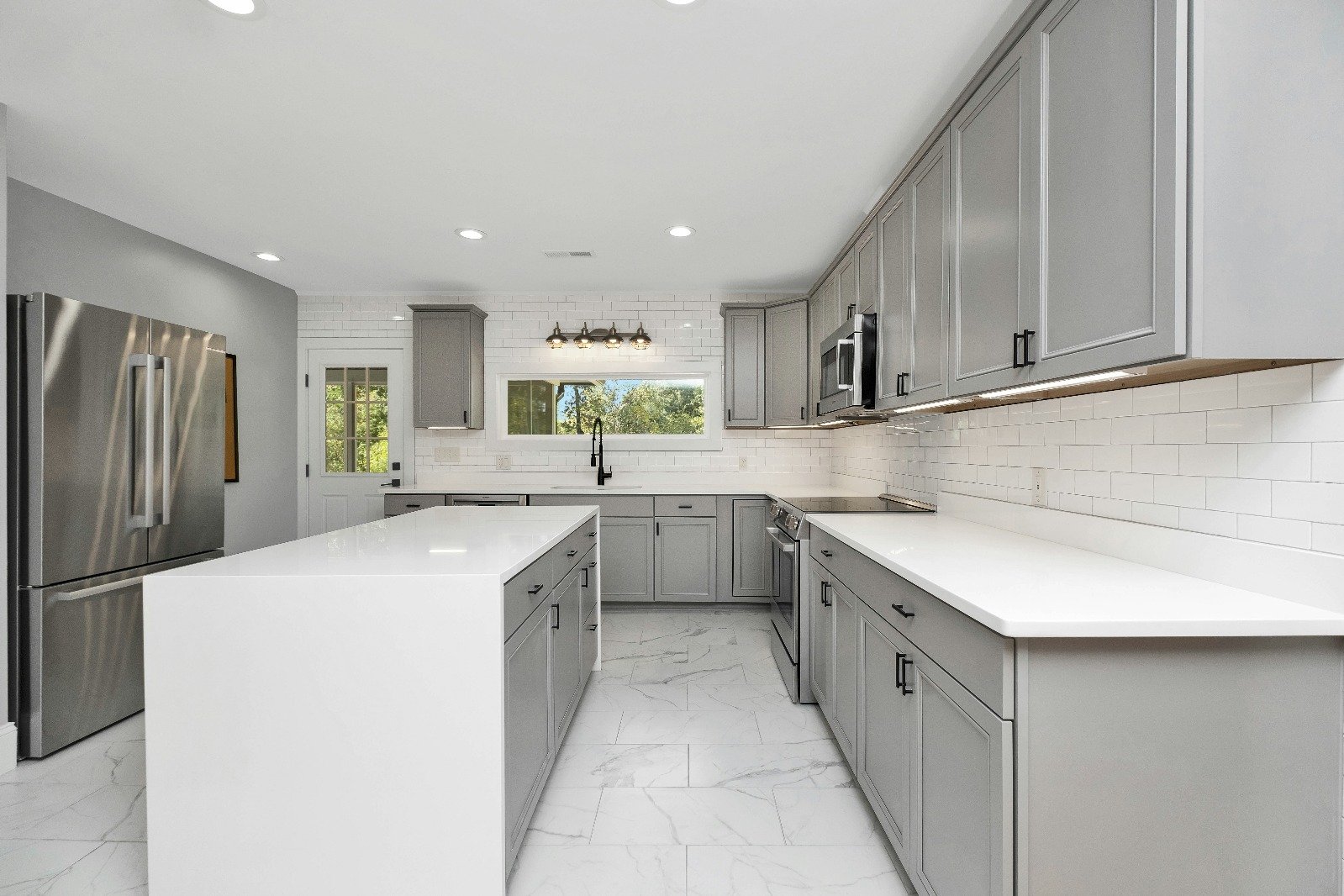 Modern White Kitchen Irvine